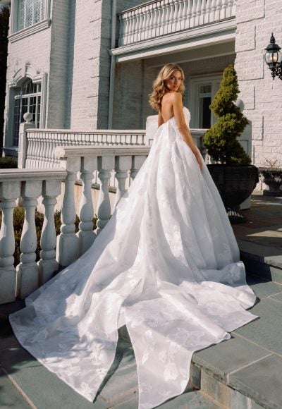 Chic And Romantic Silk Organza Ball Gown by Verdin Bridal - Image 4