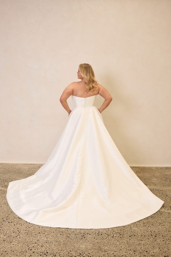 Elegant Basque Waist A-line Wedding Dress by Trish Peng - Image 2