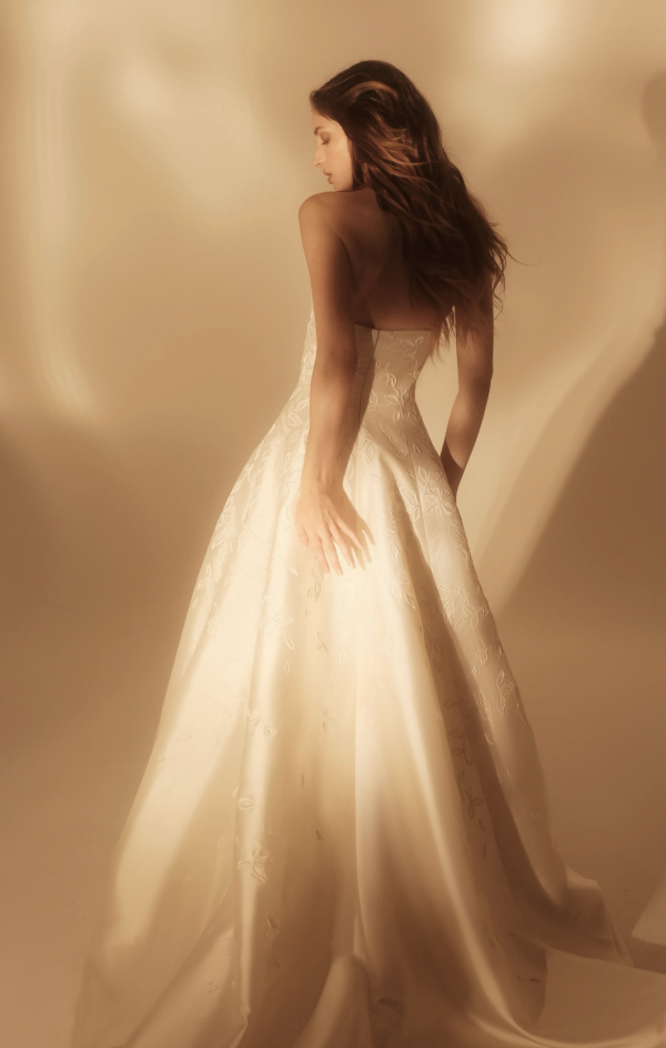 Embroidered Silk Wool A‑Line Gown With Modern Neckline by Enaura Bridal - Image 3