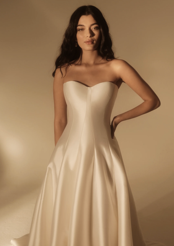 Plus-Size Modern Sweetheart A‑Line Gown With Sculpted Bodice by Enaura Bridal - Image 2